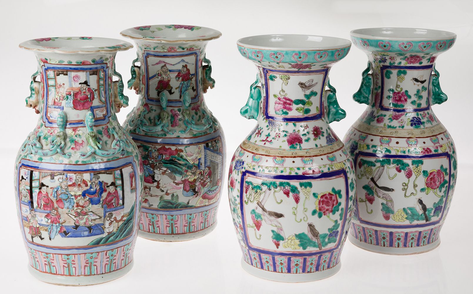 Pair of porcelain vases, China, 20th c. 一对珐琅彩瓷瓶 粉红家族，中国，20世纪。有宫廷场景装饰的卡图。35厘米。