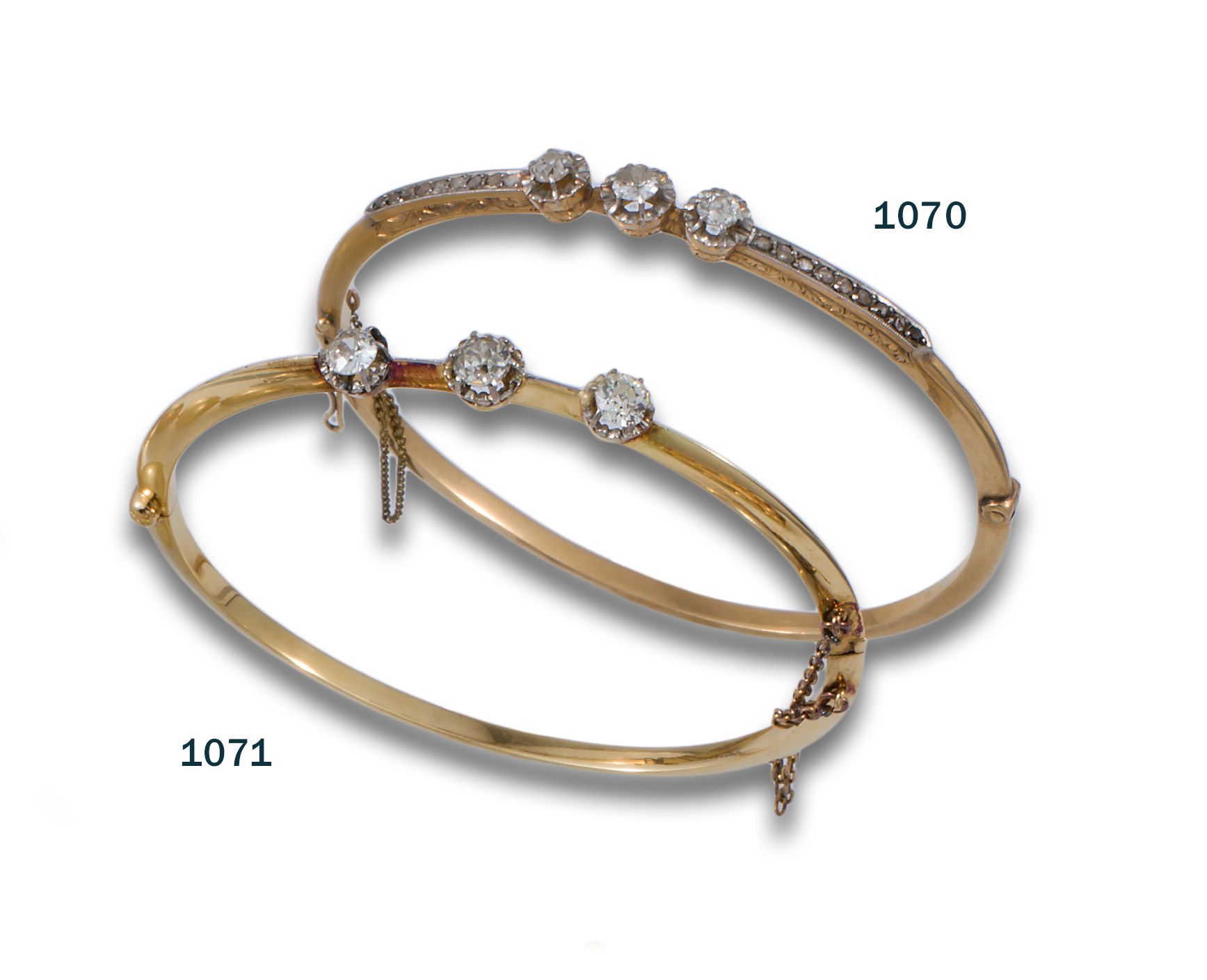 Rigid 18kt yellow gold bracelet set with three central old-cut diamonds. Braccia&hellip;