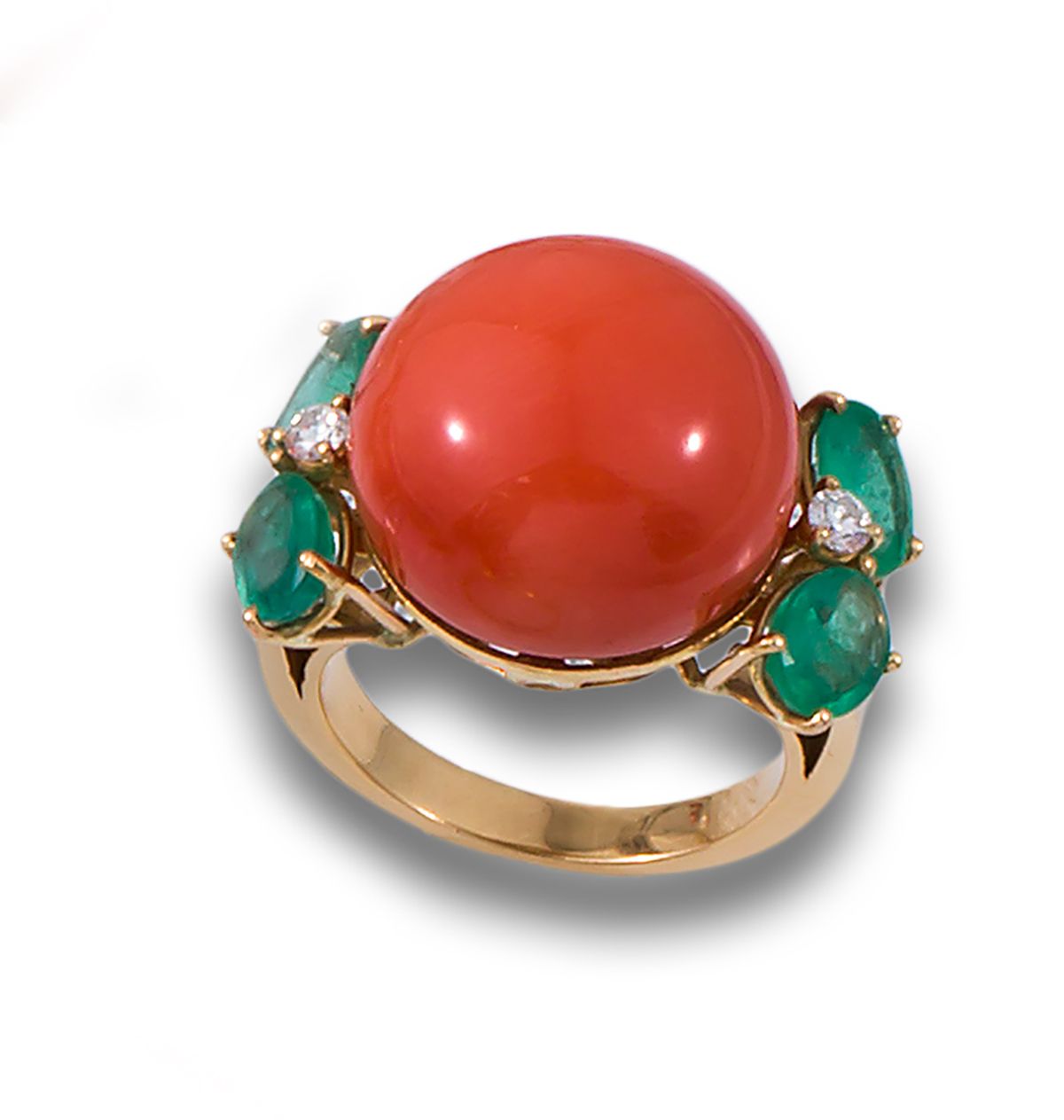 RING CORAL, EMERALDS, BRILLIANTS. GOLD 18kt yellow gold ring comprising a Medite&hellip;