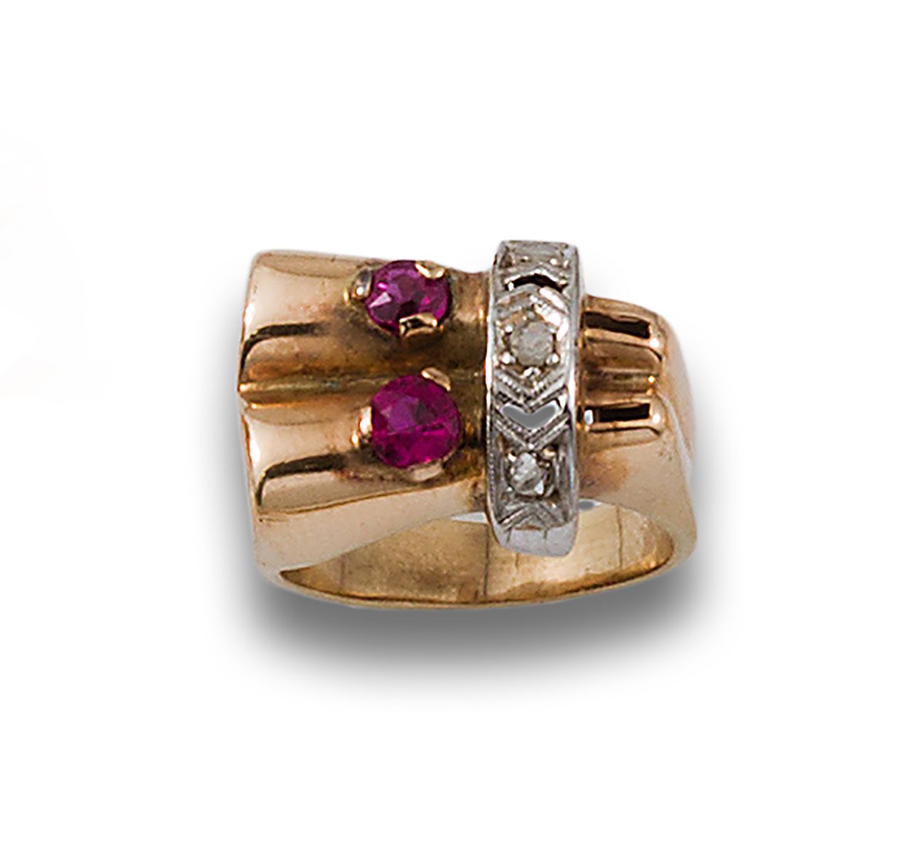 CHEVALIER RING ROSE GOLD, SYNTHETIC DIAMONDSRUBIES Chevalier戒指，18K玫瑰金，铂金正面，玫瑰式切割&hellip;