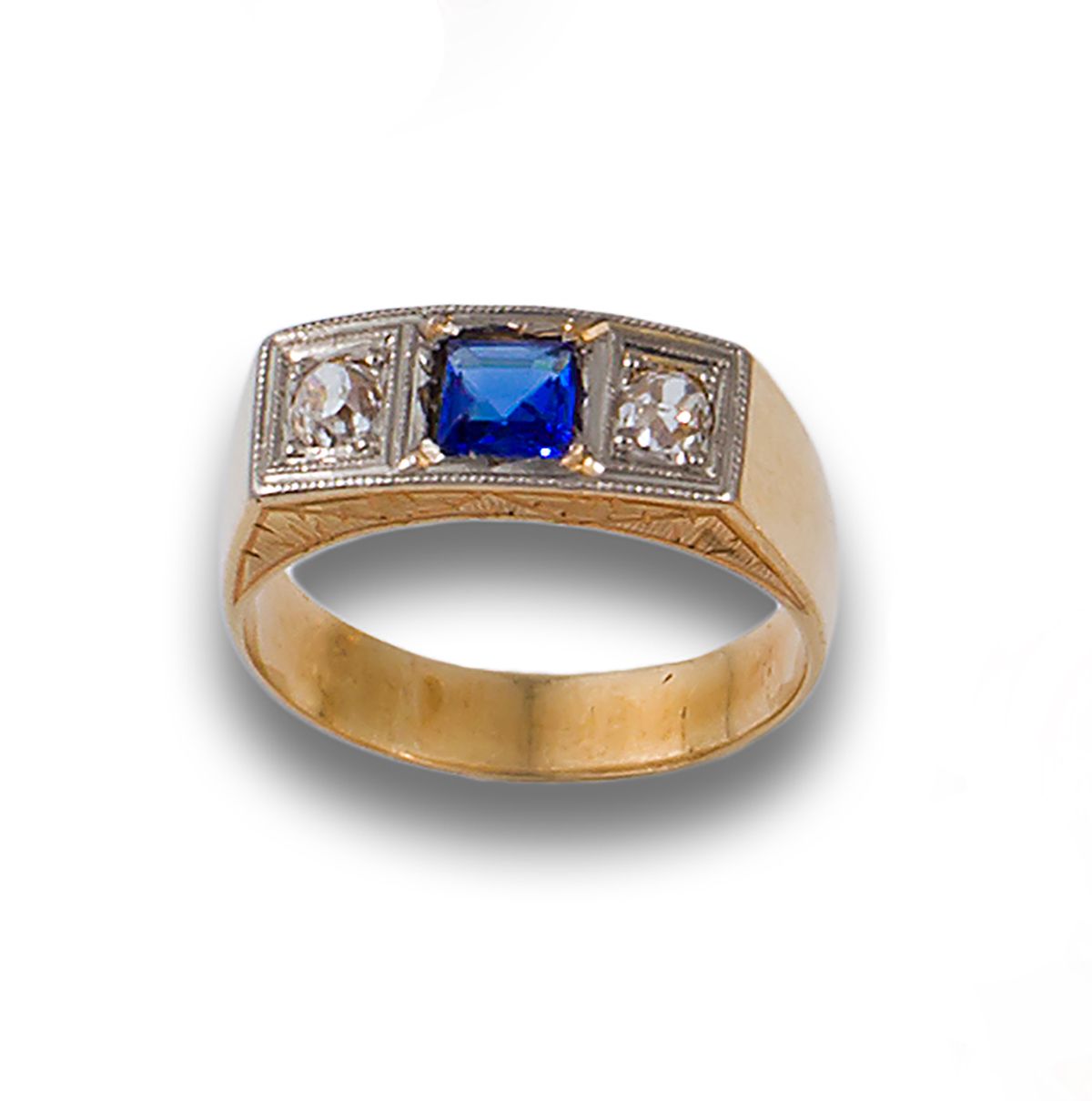 TRIPLET , 40'S, 2 DIAMONDS AND SYNTHETIC ZAF 戒指，1940年代，18K黄金，铂金覆盖，包括一个中央的合成蓝宝石，是&hellip;