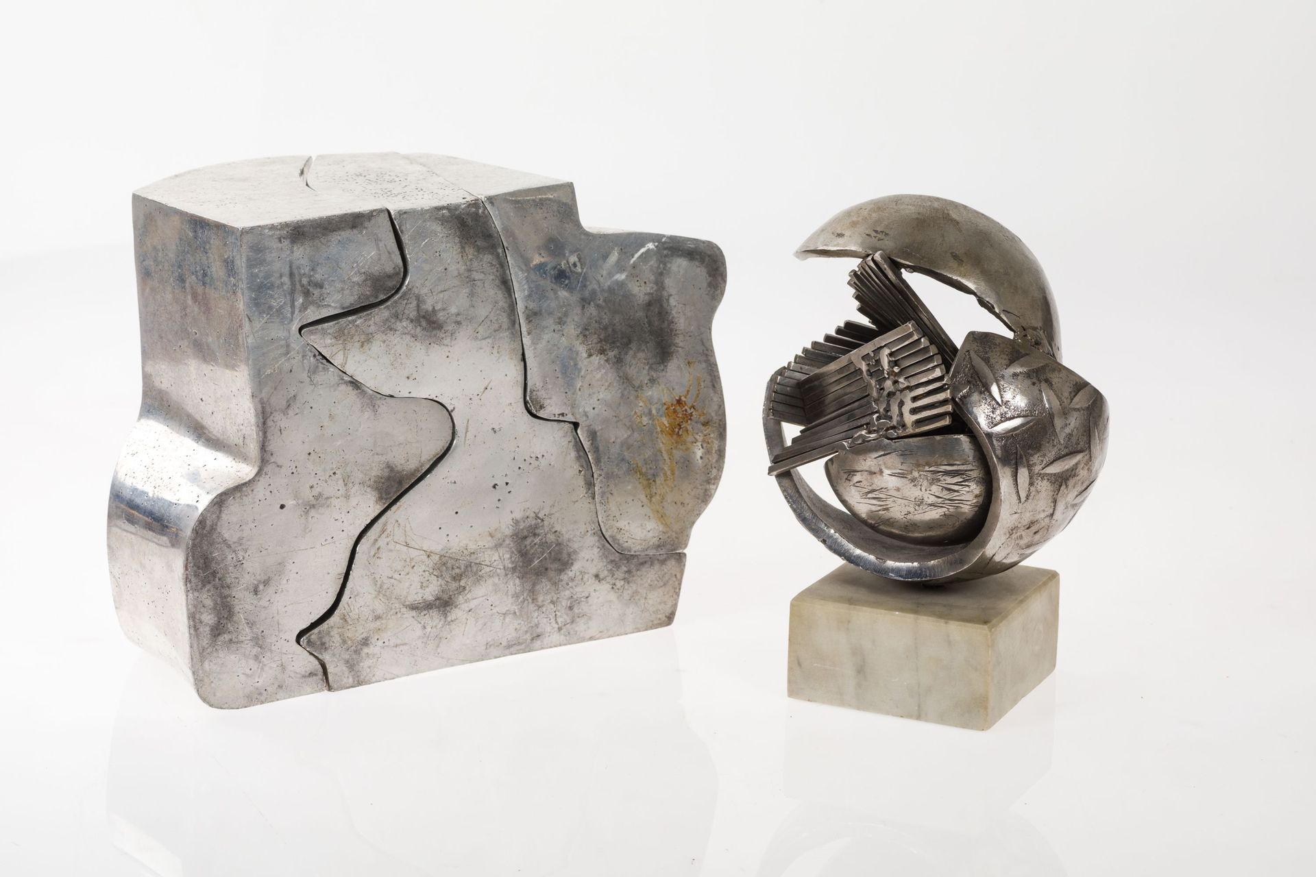AGUSTÍN ROSO Three silver-plated metal pieces

 Signed on the base A. Roso, numb&hellip;