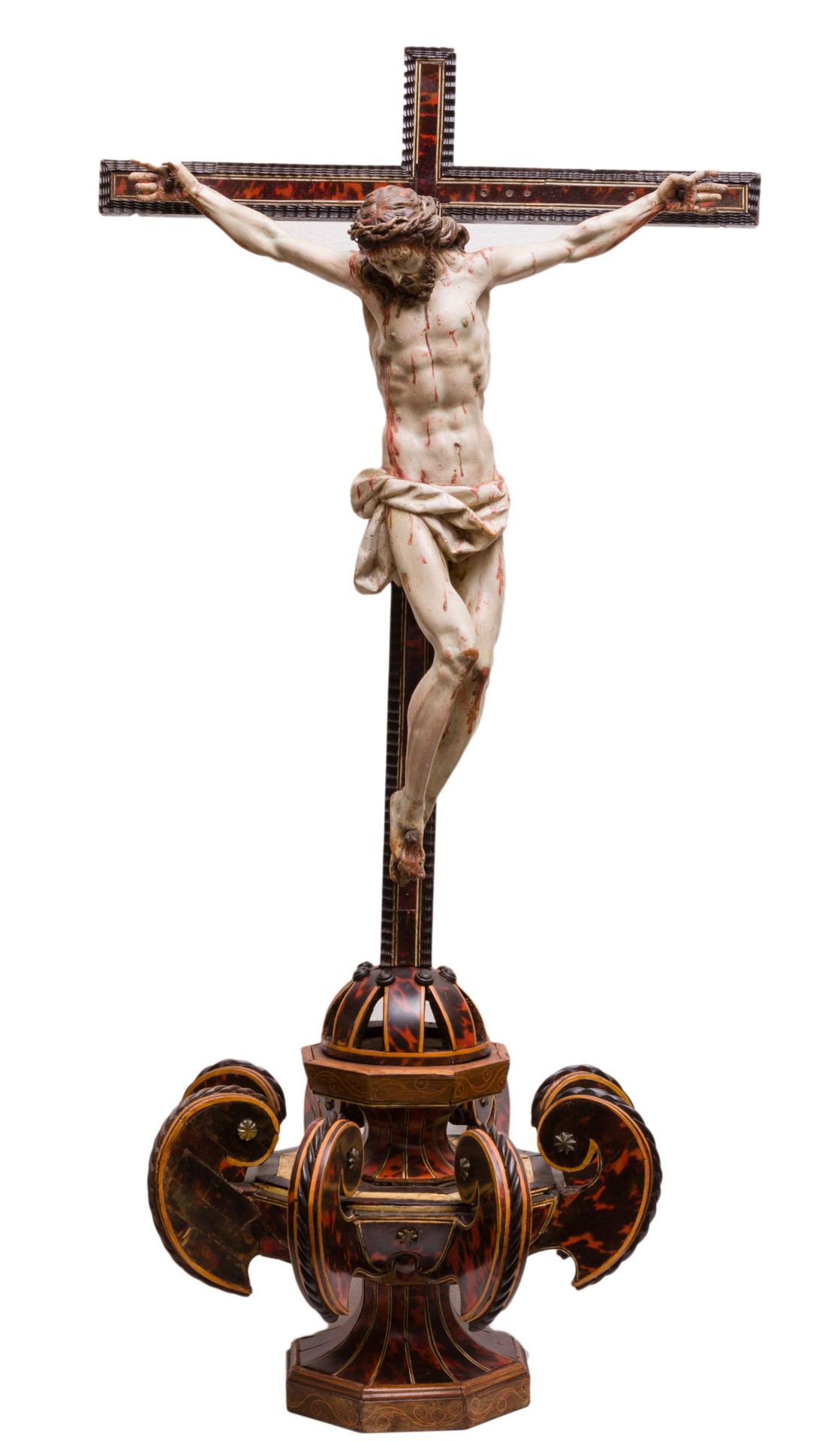 "Crucified Christ". CASTILIAN SCHOOL 17th century 雕刻和多色木的雕塑。

 底座和十字架可能是古代墨西哥人的作&hellip;