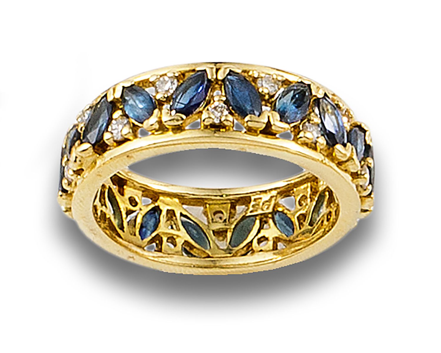 Wide endless ring in 18 kt yellow gold. Formé par la conception de saphirs, tail&hellip;