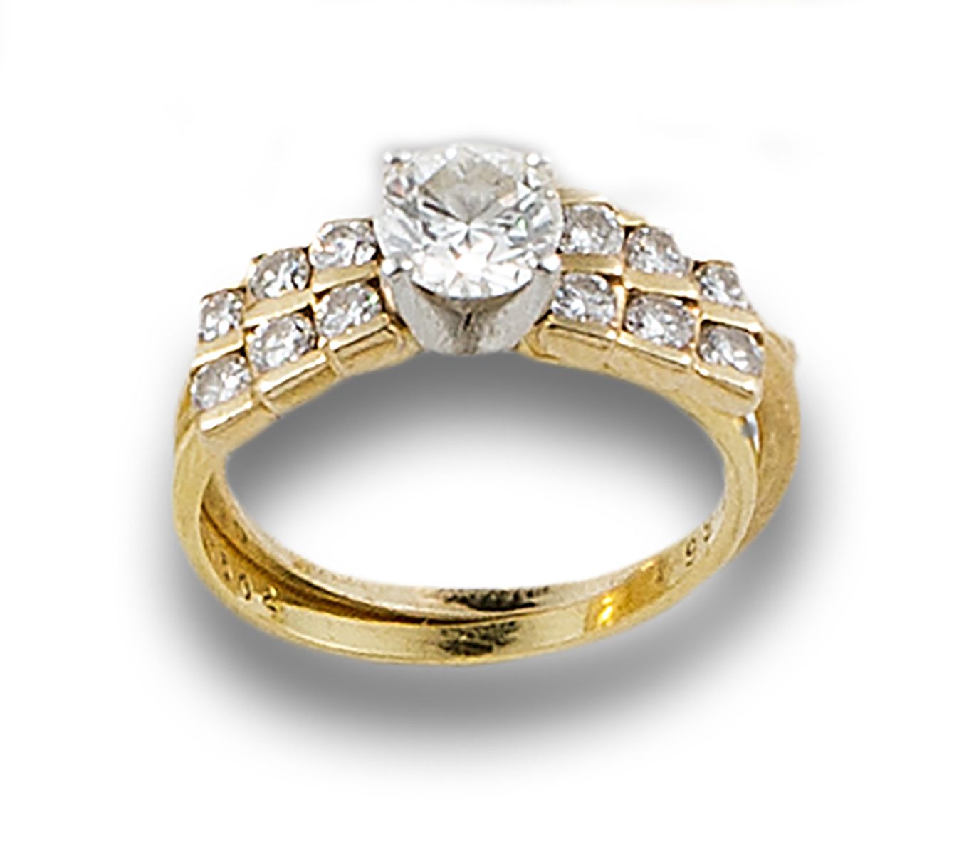 18 kt yellow gold solitaire ring. 有中央钻石，明亮式切割，估计重量0.75克拉。估计颜色为GH，估计纯度为SI2。安装在爪子上&hellip;