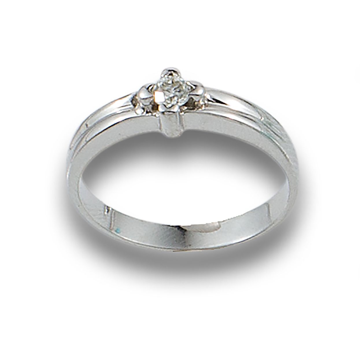 18 kt white gold solitaire ring. 由一颗钻石形成，明亮式切割，估计为0.15克拉，镶嵌在爪子上。