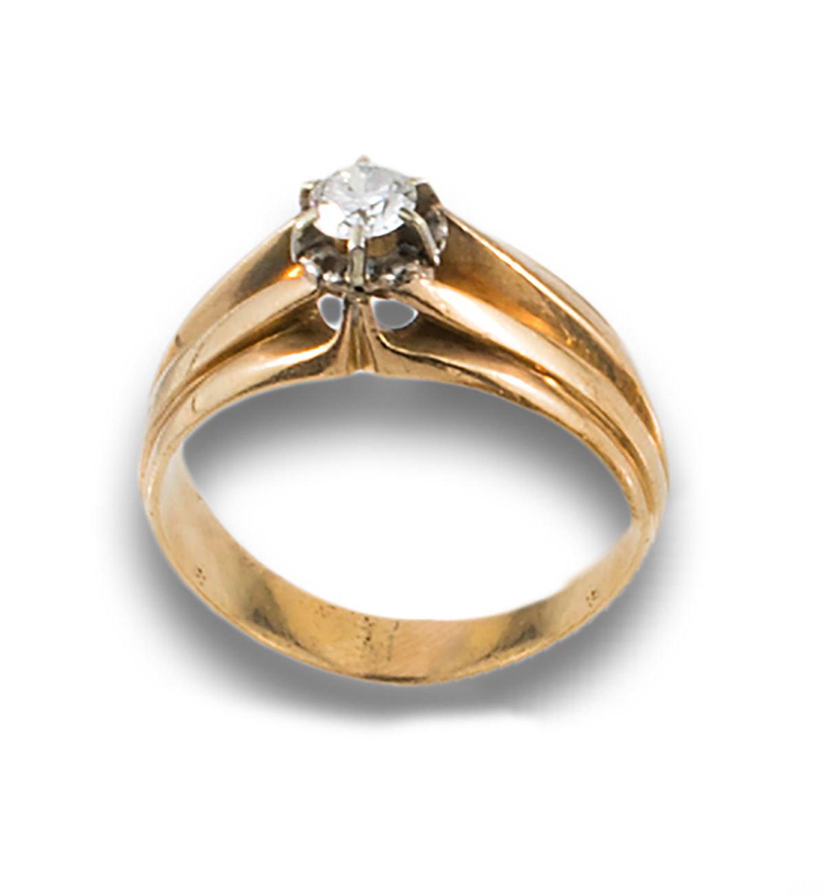 18 kt yellow gold gentleman's ring. Gallonné d'un diamant central, taille brilla&hellip;