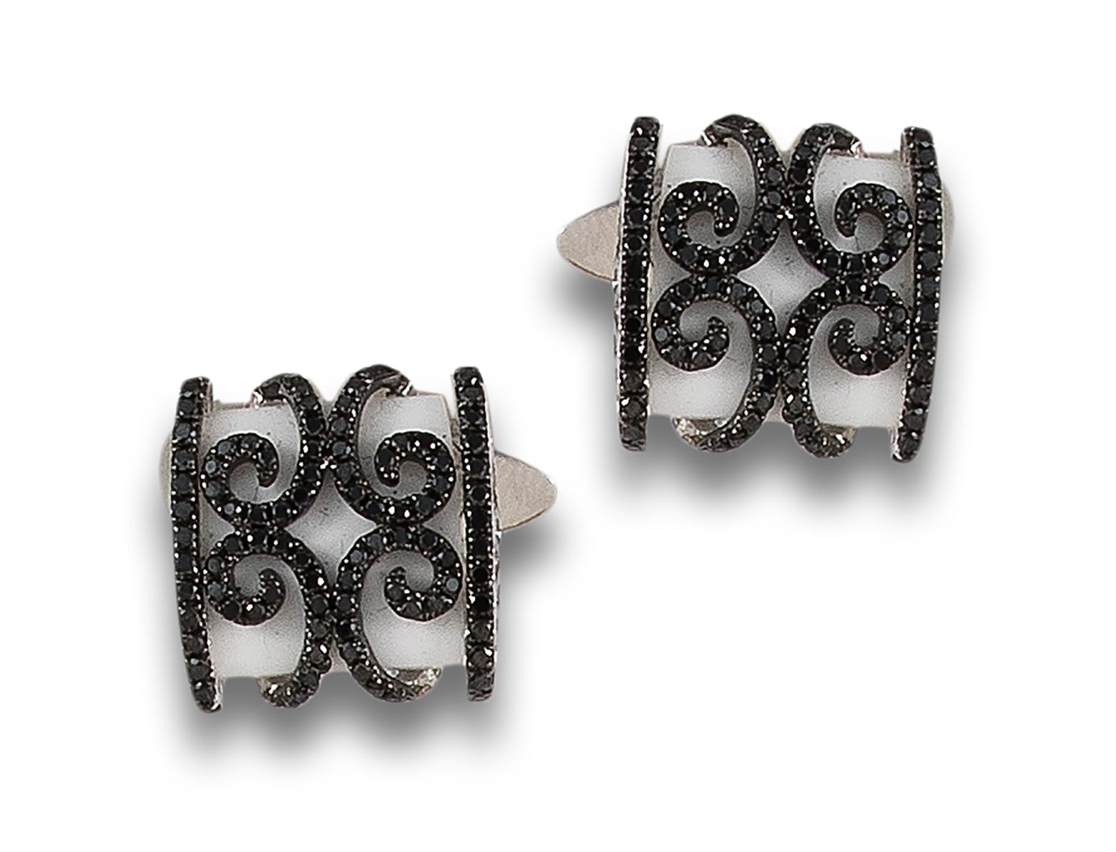 CUFFLINKS WITH BLACK DIAMONDS AND AGATE, IN WHITE GOLD Gemelli in oro bianco 18 &hellip;