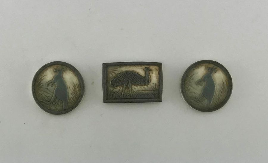 Null Série de trois plaques figurant une autruche et un kangourou