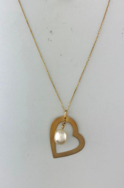 Null Chain in 375°/°° gold with a heart pendant set with a freshwater cultured p&hellip;