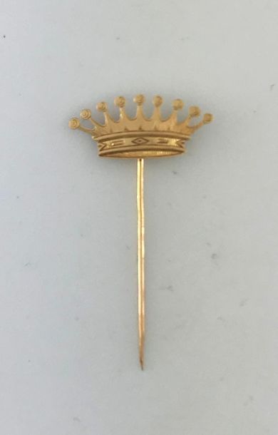 Null Crop pin in 750°/°° gold decorated with a chiselled Count's crown, Weight: &hellip;