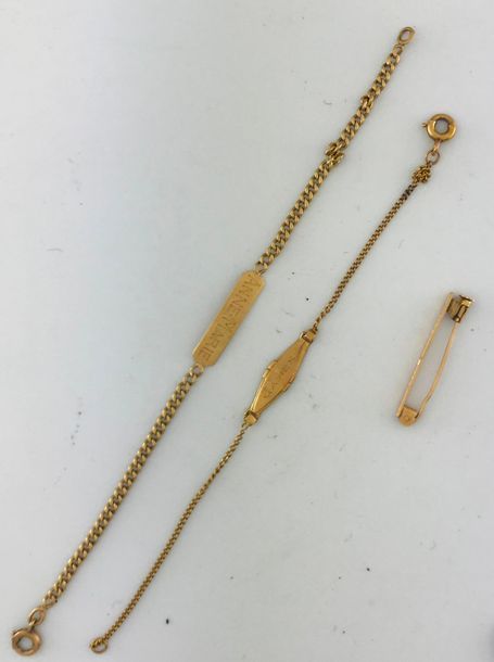 Null gold 750°/°°° lot including two children's bracelets and a safety pin , Wei&hellip;