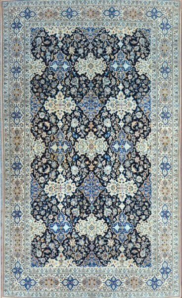 Null 大、原、精品矮子（伊朗）。羊毛和丝绸。大约1975年。技术特点：羊羔绒的天鹅绒，在棉质的基础上由丝绸环绕的花朵。午夜蓝领域，象牙色和普鲁士蓝的几何星形&hellip;