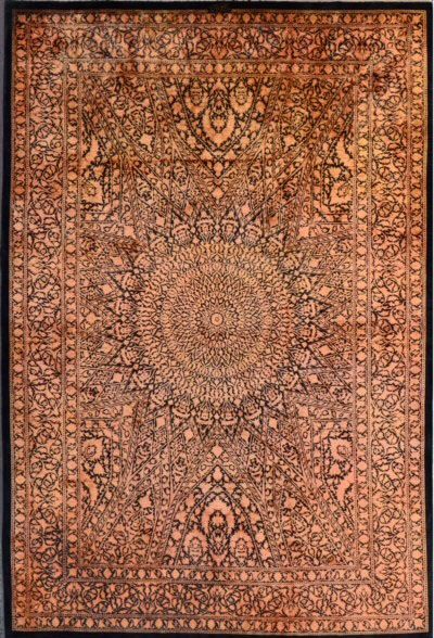 Null 非常精细和原始的丝绸Ghoum（伊朗）。1980年左右。技术特点：真丝基础上的丝绒。密度：每平方米约12000节。装饰让人联想到著名的Ardebil地&hellip;