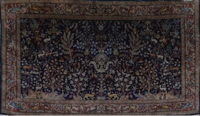 Null 原创，精美。 大不里士。 伊朗西北部。丝绸。约1980年。技术特点：丝绸基础上的丝绒。密度。每平方米约11000节。午夜蓝色的场地上装饰着人间天堂和千&hellip;