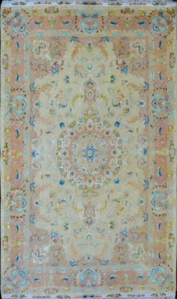Null Large and very fine Tabriz North West of Iran. In wool and silk. Around 198&hellip;