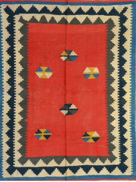 Null 基里姆-夸斯盖。伊朗。约1980年。技术特点： 双面针法。挂毯技术。砖场上有几何装饰。状况良好。尺寸为190 x 145厘米。