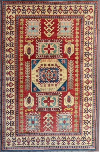 Null 大哈萨克南高加索地区。1985年左右。技术特点：羊毛基础上的羊毛天鹅绒，砖红色领域的几何装饰。状况良好。尺寸：270x180厘米。