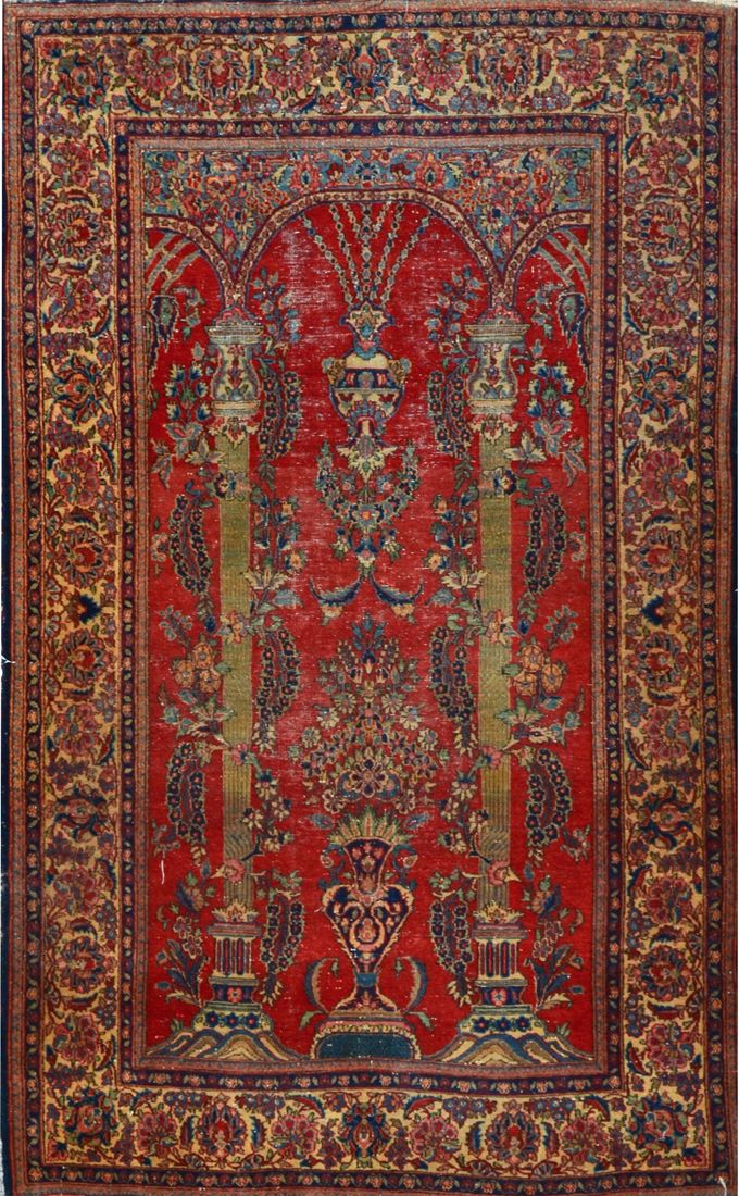 Null Kachan（伊朗）20世纪中期。

技术特点：在棉质基础上的羊毛丝绒。

祈祷毯上有风格化的双拱门，装饰着两根柱子，悬挂着油灯，还有花瓶和花束。

&hellip;