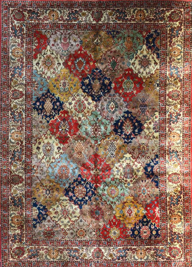 Null 约1965/1970年的罗马尼亚大地毯。

技术特点: 羊毛天鹅绒，棉质底布。

嵌有多色的几何风格的棕榈花盒。

总体状况良好

尺寸：280 x &hellip;