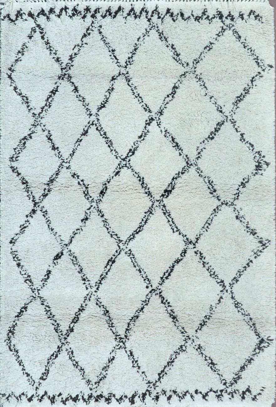 Null 现代摩洛哥地毯（北非，北阿特拉斯）1980年左右。

技术特点: 羊毛天鹅绒，棉质底布。

象牙色背景，菱形图案。

总体状况良好

尺寸：170 x&hellip;
