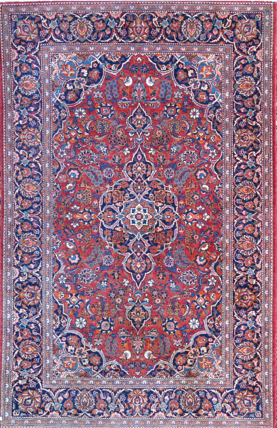 Null 精美而古老的卡赞科克

伊朗

20世纪中叶

尺寸 210 x 135 cm

技术特点

棉质底座上的Kork优质羊羔毛绒

密度。每平方米约75&hellip;