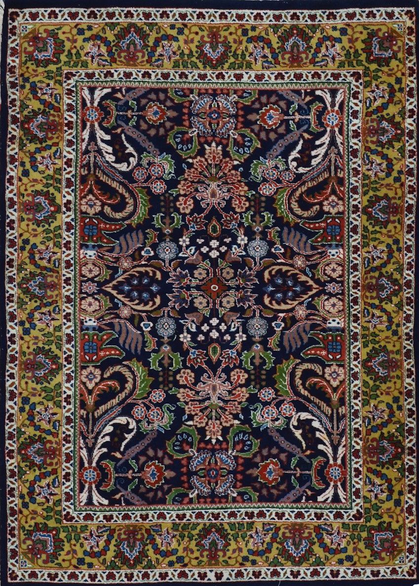 Null 原始的罗马尼亚地毯

中欧

约1965/70年

尺寸。200 x 140厘米

技术特点

棉质基础上的羊毛丝绒

总体状况良好

美丽的多色性
&hellip;