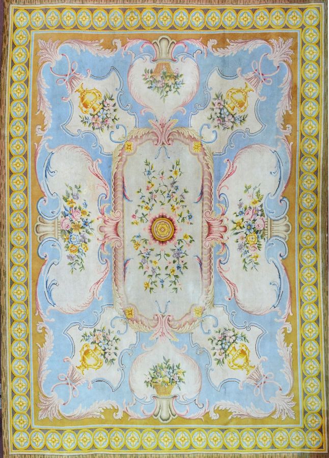 Null 马德里皇家工场肥皂厂的重要地毯

西班牙

19世纪末和20世纪初

尺寸452 x 334厘米

技术特点

羊毛天鹅绒，棉质底板

总体状况良好
&hellip;