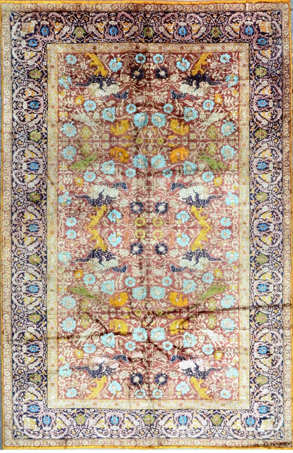 Null 重要的，原始的和精细的丝绸Cesaree

土耳其

约1940/50年

尺寸320 x 215厘米

丝绸基础上的丝绒

状况良好

丁香花田，有&hellip;