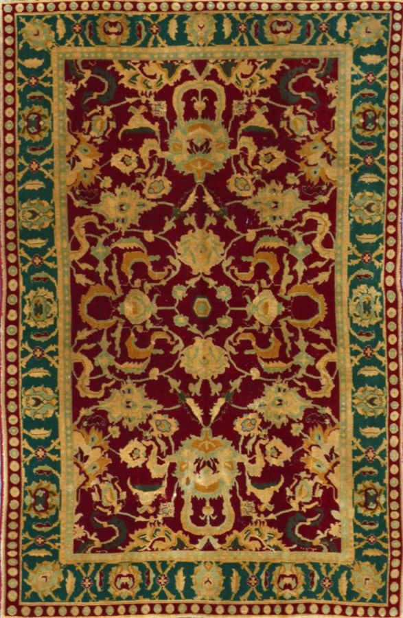 Null 伟大而原始的阿格拉

印度

约1975年

尺寸270 x 180厘米

棉质基础上的羊毛丝绒

状况良好

红宝石领域，有枝条和棕榈茎的卷轴，球茎&hellip;