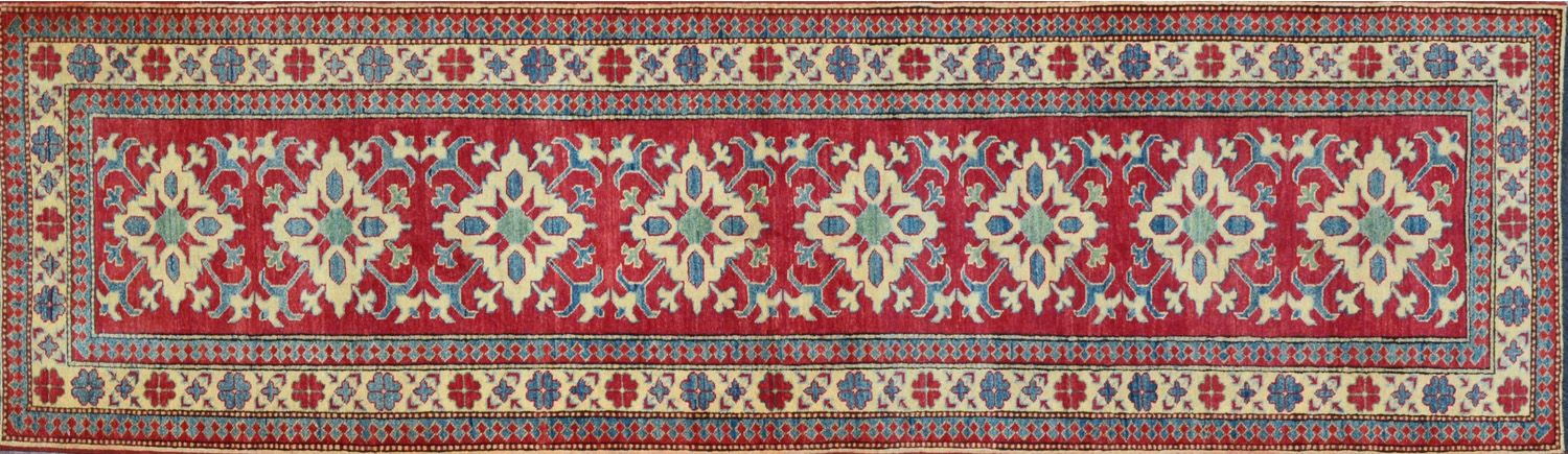 Null 卡扎克画廊

南高加索地区

约1980年

尺寸350 x 090厘米

技术特点

羊毛基础上的羊毛丝绒

状况良好

砖红色的场地上有八块风格化&hellip;