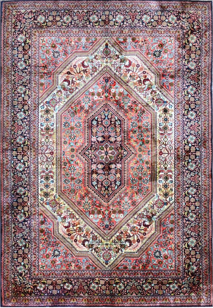 Null Fin Ghoum en soie 

Iran

Époque du Shah Vers 1965

Dimensions 190 x 125 cm&hellip;