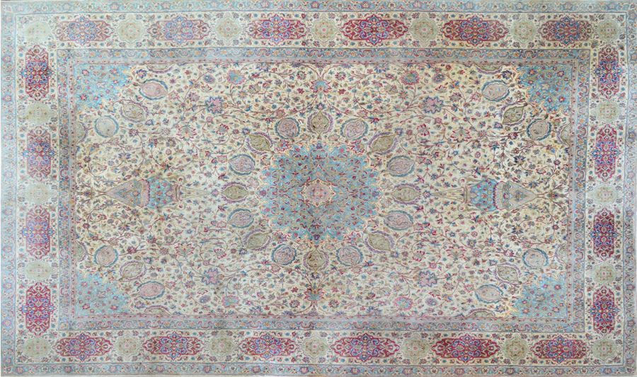 Null Very important Kirman 

Iran

About 1940/50

Size 550 x 340 cm

Technical c&hellip;