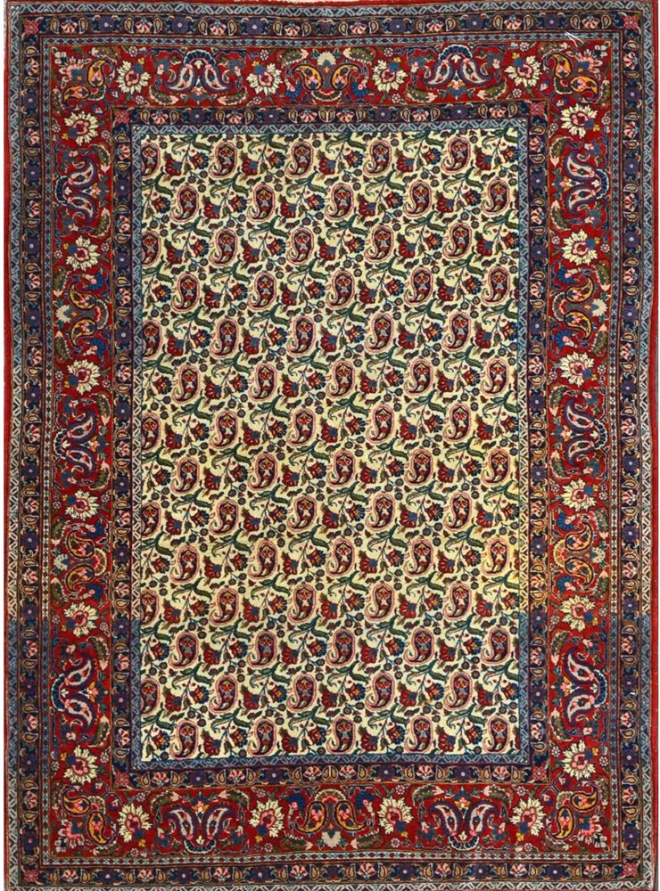Null Ende Isfahan 

Iran 

Wolle und Seide 

Mitte XX 

Abmessungen 200 x 140 cm&hellip;