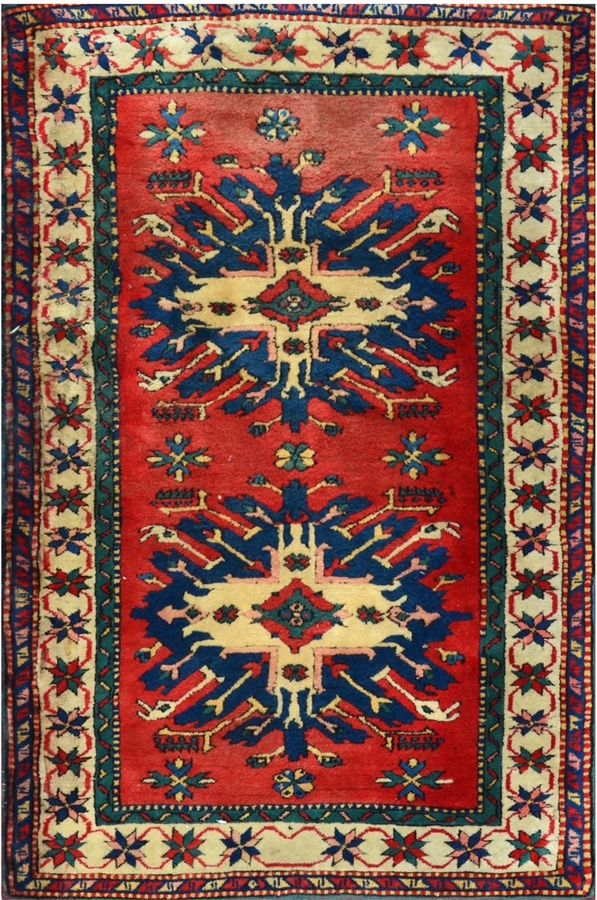 Null 卡尔斯-卡扎克

土耳其

关于1975年

尺寸175 x 120厘米

羊毛基础上的羊毛丝绒

状况良好

砖红色场地上装饰有称为鹰的双勋章

(&hellip;