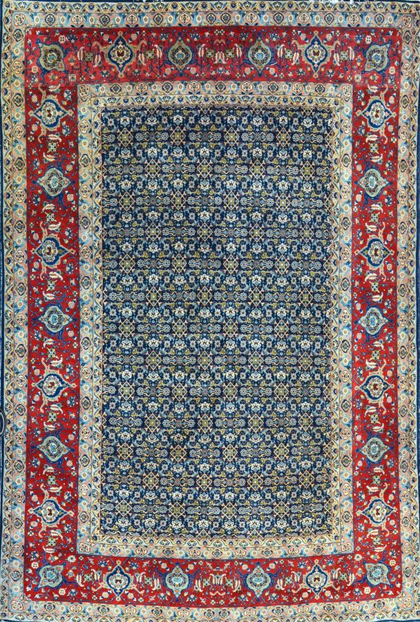Null 重要的、相当好的、原始的大不里士

伊朗西北部

关于1970/75年

尺寸335 x 235厘米

技术特点

丝质羊羔毛绒，棉质背景上的一些丝质&hellip;