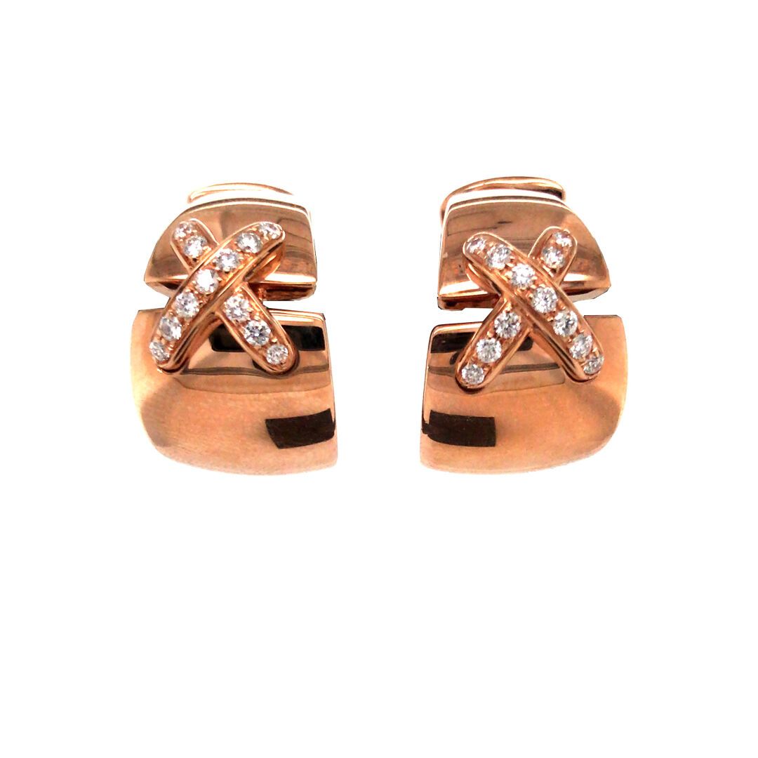 CHAUMET "Liens" CHAUMET
Pair of pink gold (750‰) "Liens" EAR CLIPS set with two &hellip;