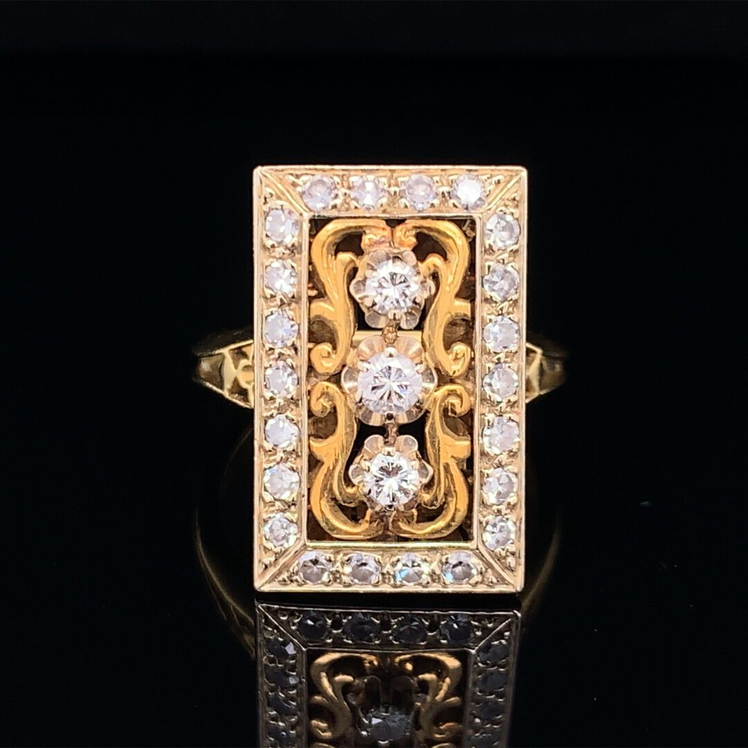 Lot de BAGUES en or, saphirs et diamants Anello in oro (750‰) con decorazione tr&hellip;