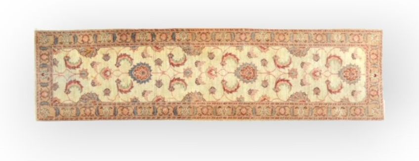 TAPIS - Galerie Chobi - Agra, Inde 乔比画廊 - 印度阿格拉
棉质基础上的丝质羊毛绒，美丽的羊毛。
米色的场地上装饰着棕榈树的&hellip;