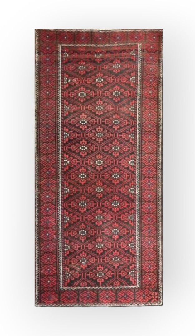 TAPIS - Beloutchistan, Turkmen 土库曼斯坦贝鲁奇斯坦
棉质基础上的羊毛绒布 
装饰着一排排几何风格的花球，呈风格化的钻石状 
20&hellip;