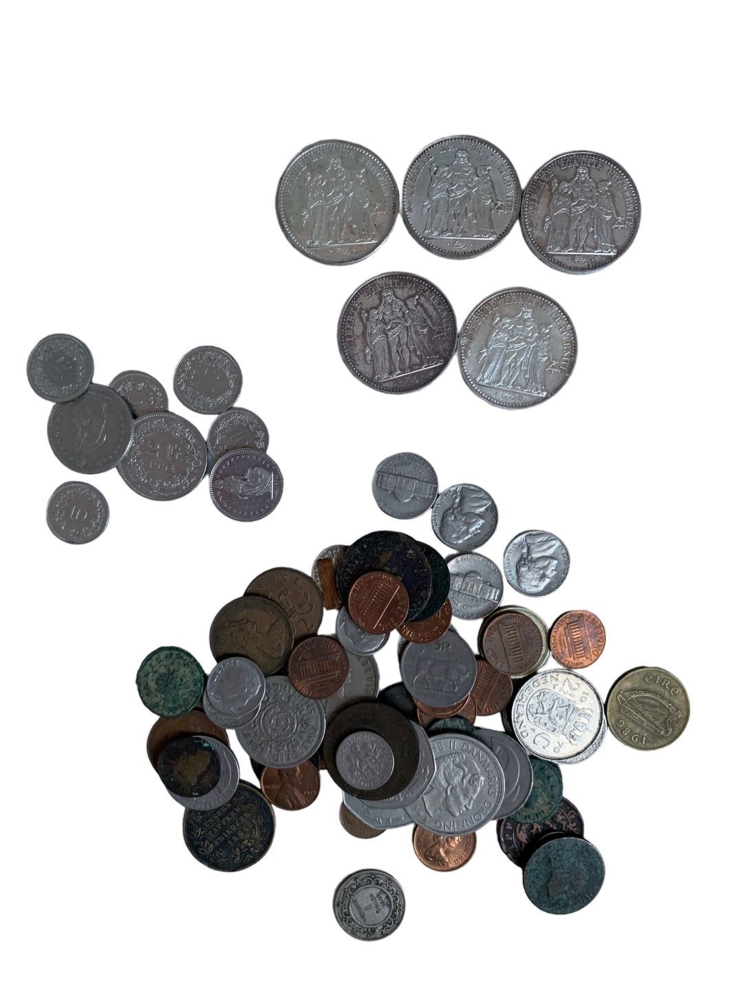 Null *FÜNF 10-Franc-Münzen aus Silber, Gewicht: 125,26 g.
Dazu kommt ein Satz al&hellip;
