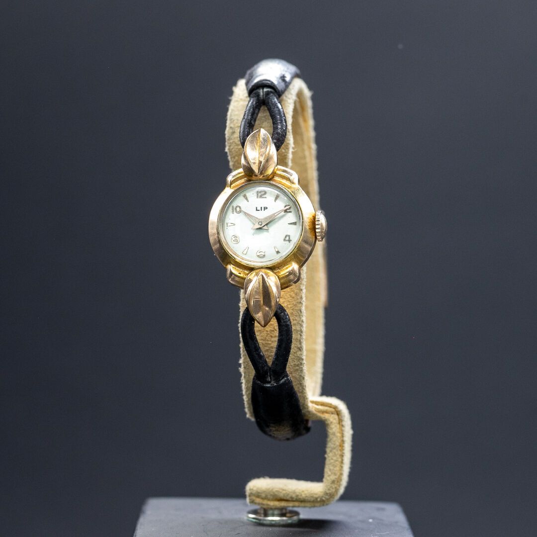 Lip Bracelet-montre Lip de forme en plaqué or, boîtier 19mm, cadran blanc à inde&hellip;