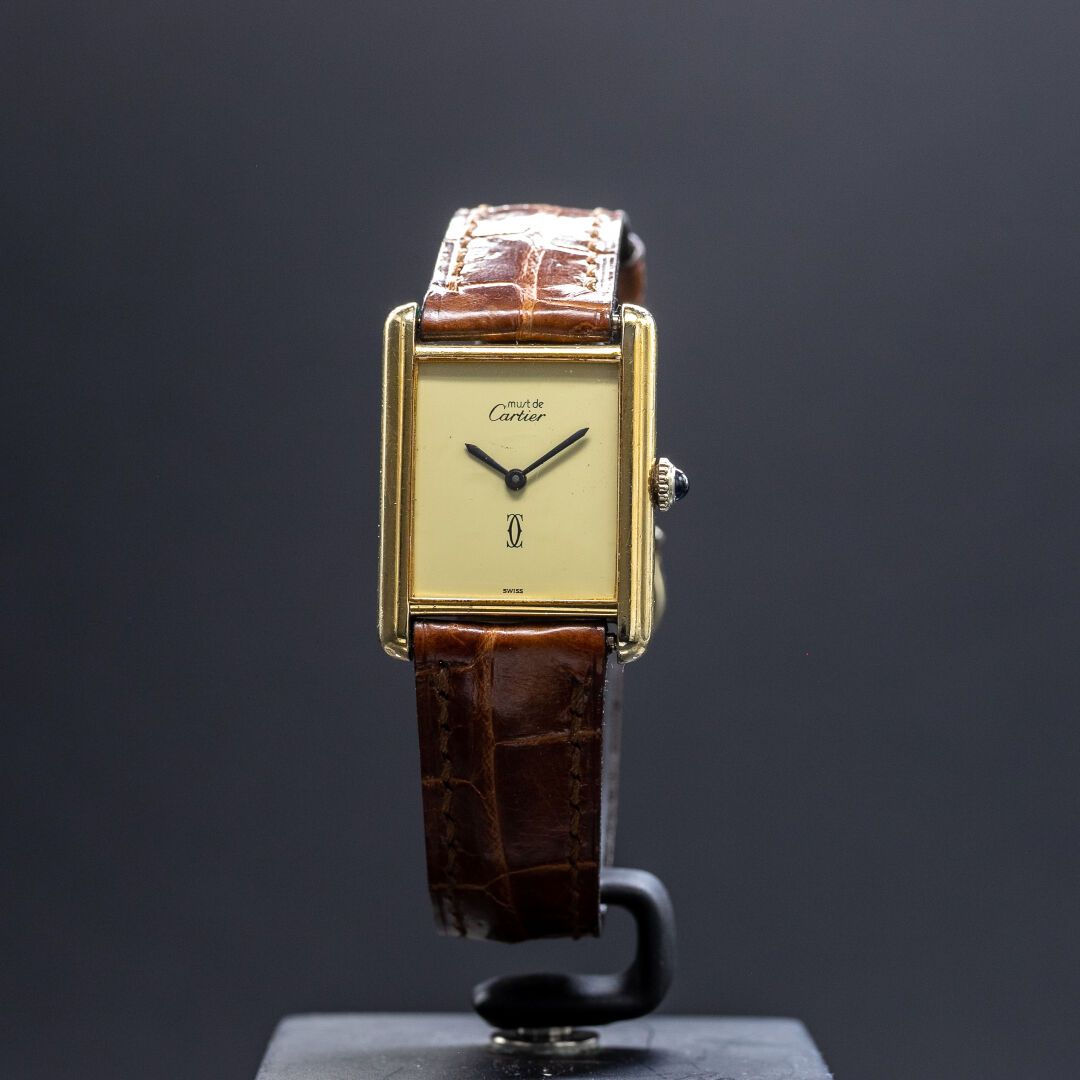 Cartier Reloj de pulsera Cartier de plata dorada, caja rectangular de vermeil (2&hellip;