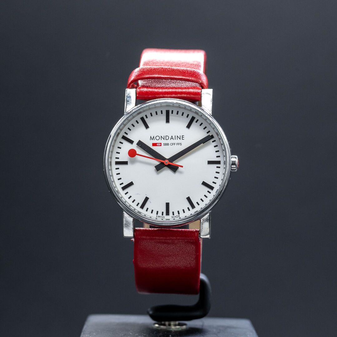 Mondaine Bracelet-montre Mondaine en acier, boîtier 35mm, cadran blanc à index b&hellip;