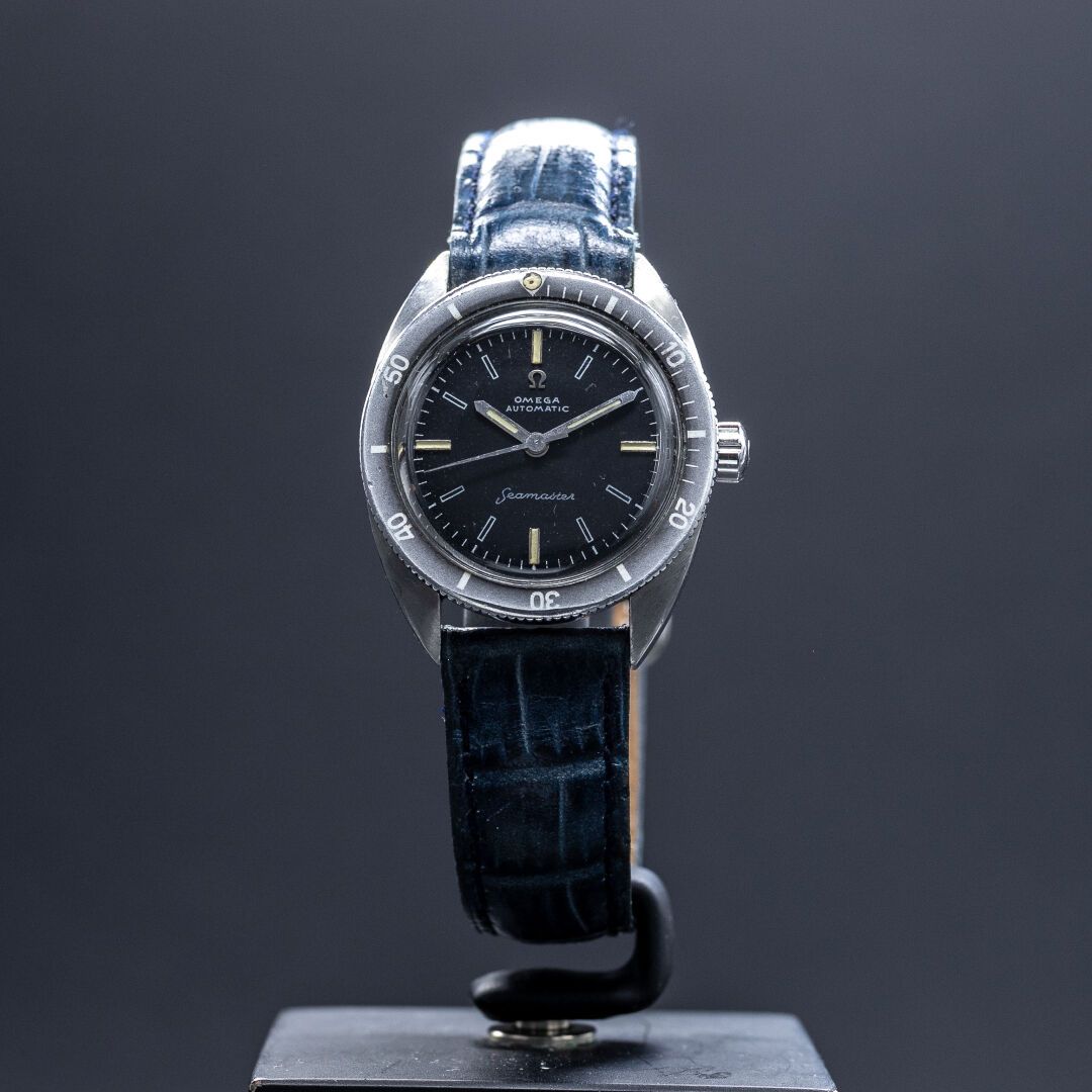 Omega Seamaster 欧米茄海马系列精钢腕表，海马系列初级款表壳（31毫米），刻度表圈，黑色表盘，自动机芯，签名表冠和旋入式表背。 
有签名和编号的参&hellip;
