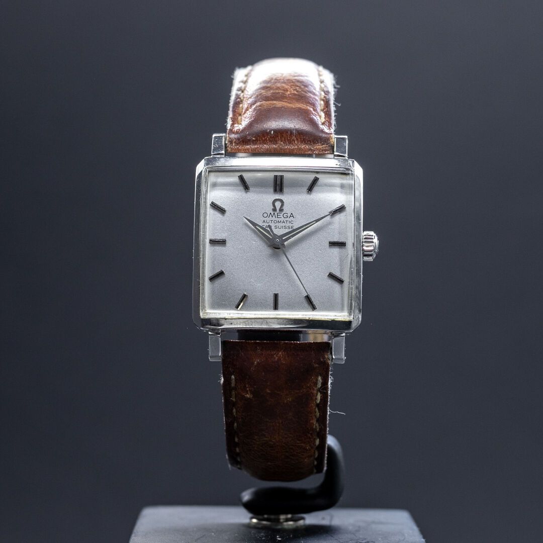 Omega Bracelet-montre Omega en acier, boîtier carré (28x28mm), cadran blanc à in&hellip;
