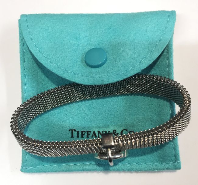 Null Bracelet Tiffany & Co en acier et cadenas en argent 925°/°°, Signé dans un &hellip;