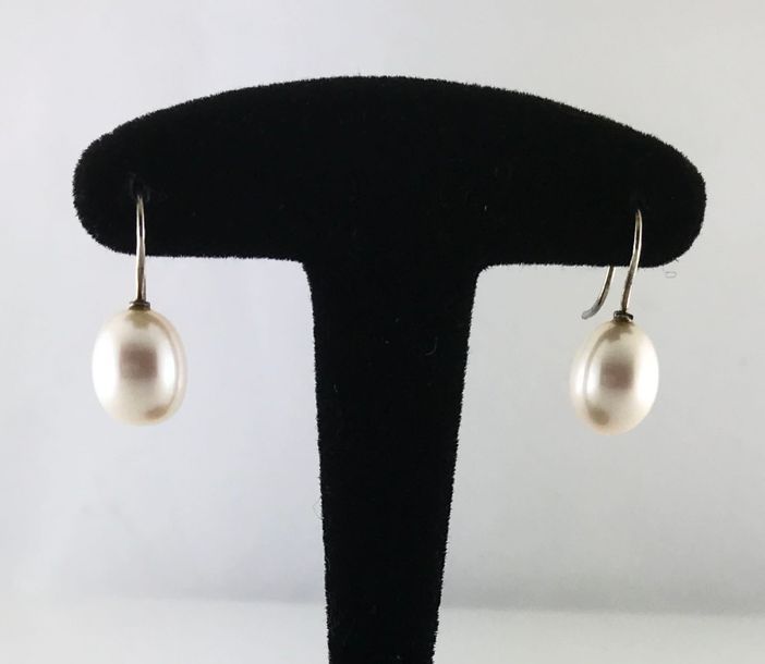 Null Paire de pendants d'oreilles en argent 925°/°° ornés d'une perle de culture&hellip;