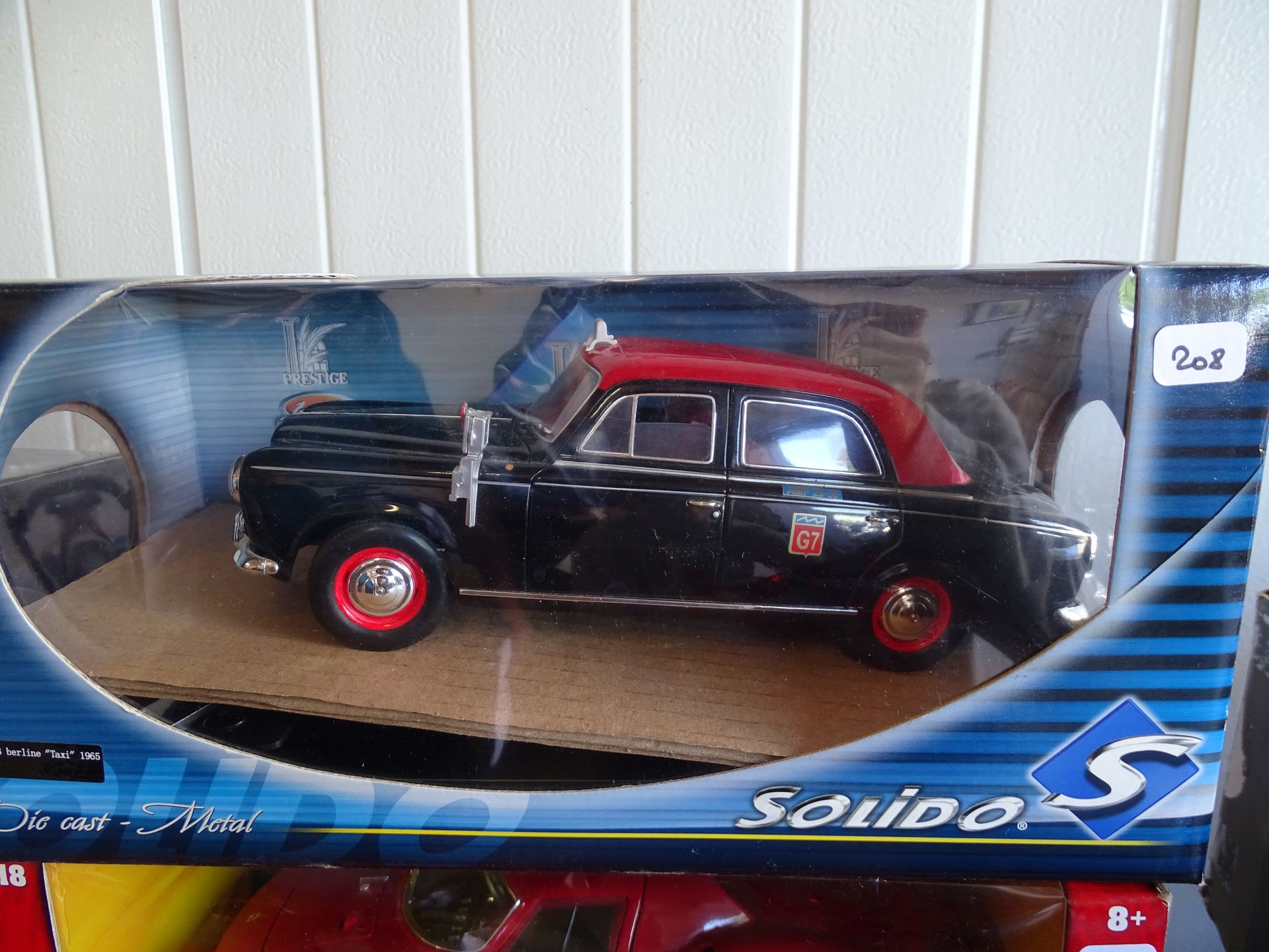 Null Modelo de coche 1/18 Peugeot 403 Berling taxi 1965