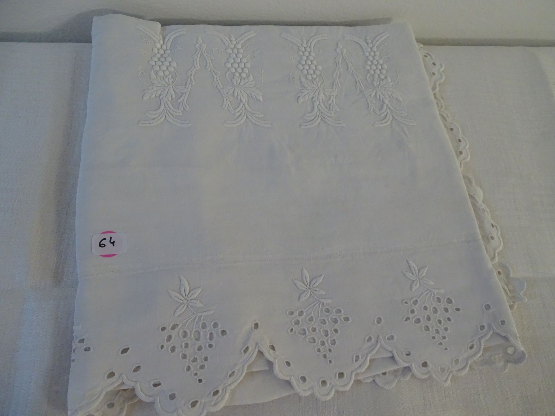 Null Beautiful embroidered pillowcase